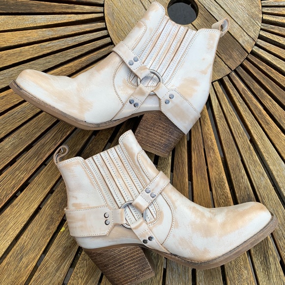 Matisse Shoes - Matisse jasmin harness square toe chelsea bootie
